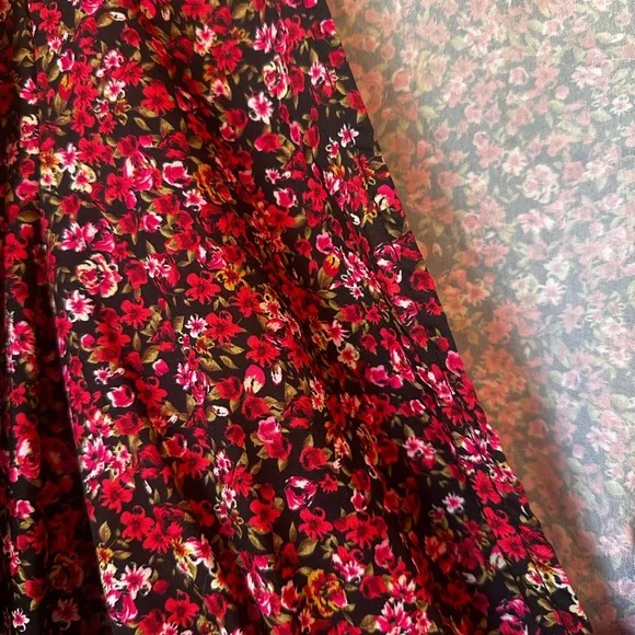 3/$30 ✨ SHEIN Pink and Black Floral Smocked Blouse - Picture 3 of 3